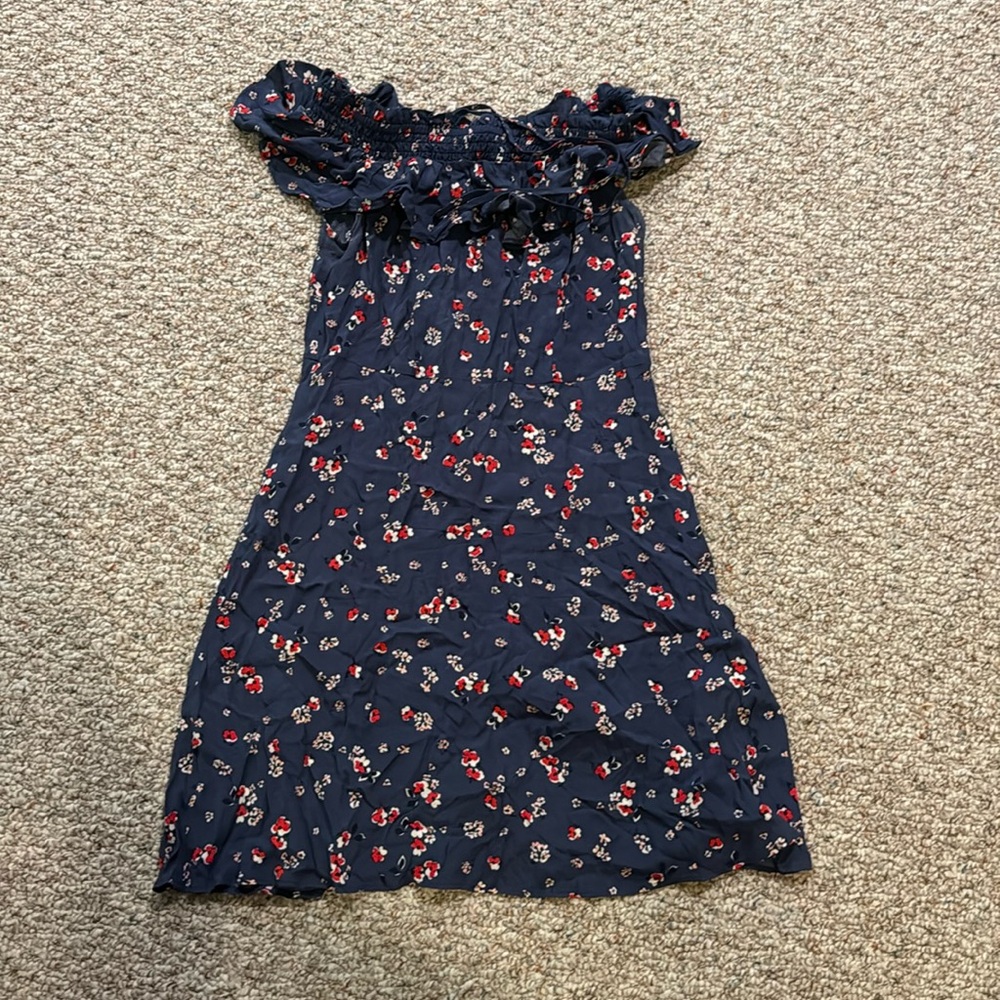 Express blue floral dress form fitting. Off the shoulder sleeves